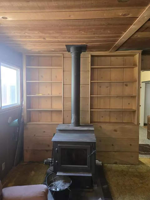 Living - 409 E Ash St, Chiloquin, OR 97624 photo 3 of 3