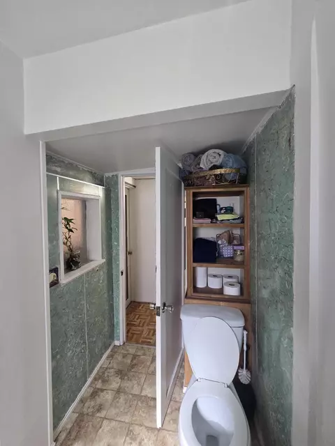 Bath - 409 E Ash St, Chiloquin, OR 97624 photo 3 of 3