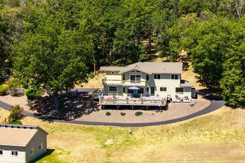 4251 Tami Ln, Central Point, OR 97502