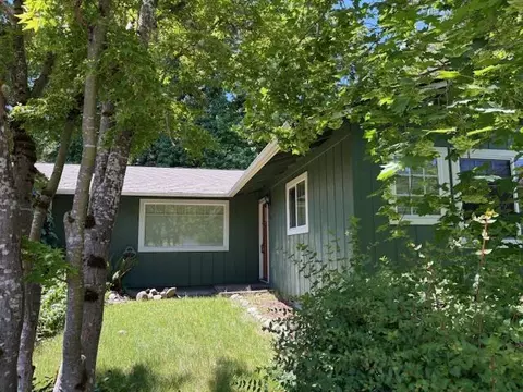 118 Swarthout Dr, Grants Pass, OR 97527