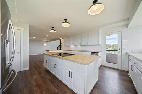 Kitchen - 59870 Calgary Loop, Bend, OR 97702 photo 6 of 11