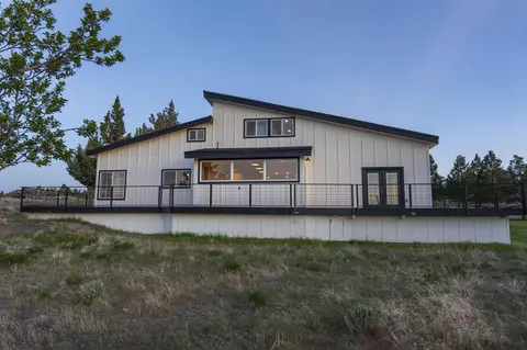 Exterior - 59870 Calgary Loop, Bend, OR 97702 photo 7 of 8