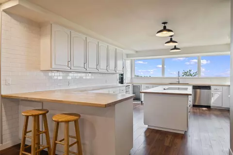 Kitchen - 59870 Calgary Loop, Bend, OR 97702 photo 1 of 11