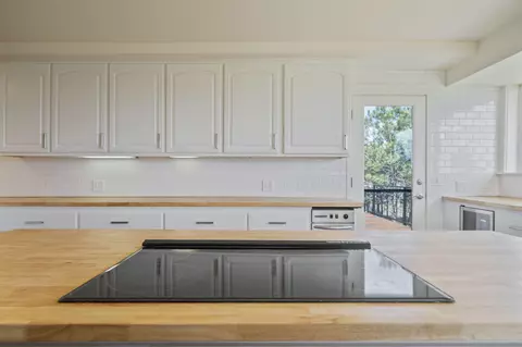 Kitchen - 59870 Calgary Loop, Bend, OR 97702 photo 7 of 11