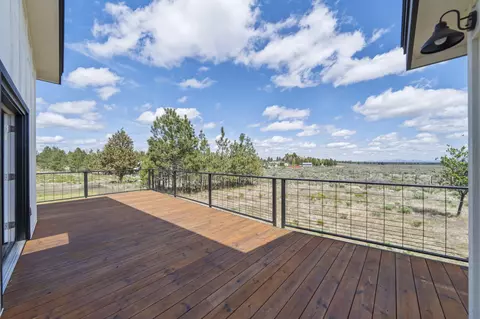 Exterior - 59870 Calgary Loop, Bend, OR 97702 photo 5 of 8