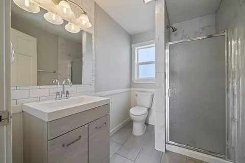 Bath - 59870 Calgary Loop, Bend, OR 97702 photo 3 of 3