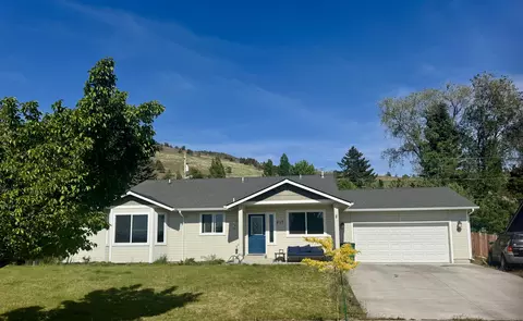 917 Carlson Dr, Klamath Falls, OR 97603