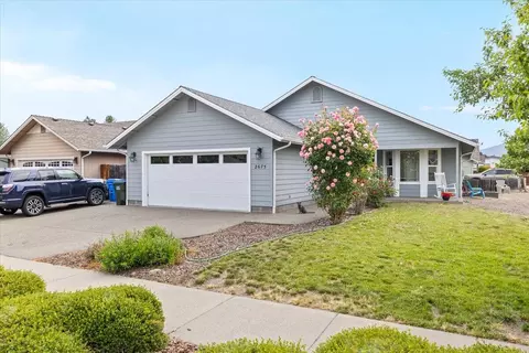 2675 Esther Ln, Grants Pass, OR 97527