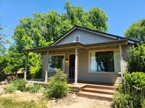 3975 Payne Rd, Medford, OR 97504