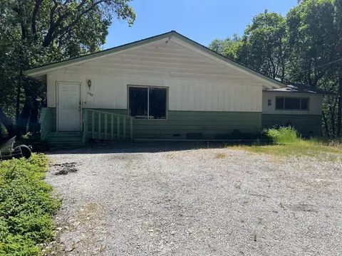 1082 Pinecrest Dr, Grants Pass, OR 97526