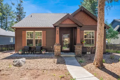 51875 Hollinshead Pl, La Pine, OR 97739