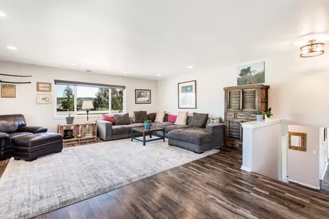 64859 Half Mile Ln, Bend, OR 97703 photo 4