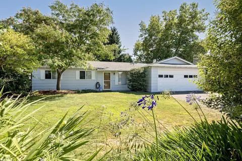 1888 Alcan Dr, Medford, OR 97504