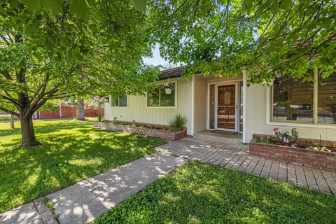 1375 Pine Grove Rd, Klamath Falls, OR 97603