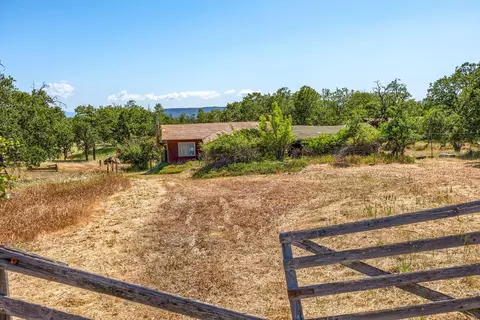 6617 Dodge Rd, White City, OR 97503