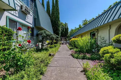 349 W Pine St, Central Point, OR 97502