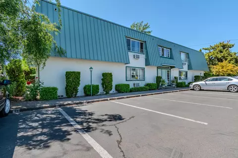 349 W Pine St, Central Point, OR 97502