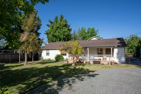 4189 Colver Rd, Phoenix, OR 97535