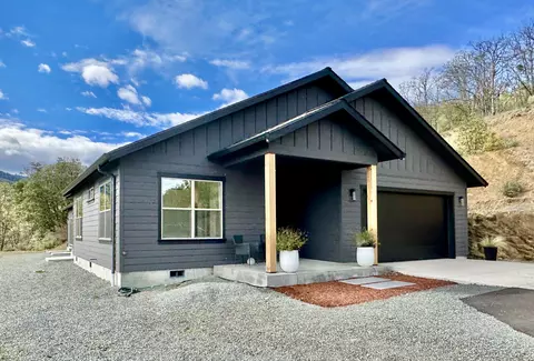 3060 Ashland Mine Rd, Ashland, OR 97520