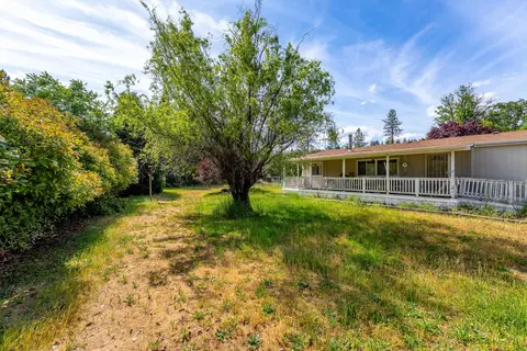 8550 Monument Dr, Grants Pass, OR 97526