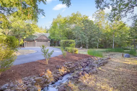 175 Carolbrooke Pl, Grants Pass, OR 97526