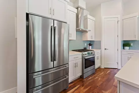 Kitchen - 63397 NW Milestone Dr, Bend, OR 97703 photo 3 of 4