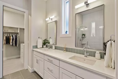 Bath - 63397 NW Milestone Dr, Bend, OR 97703 photo 3 of 4
