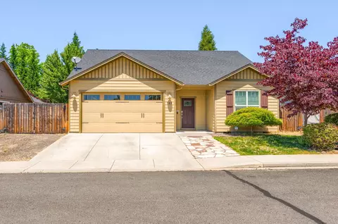 707 Sweethome Pl, Medford, OR 97504