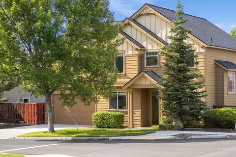 2703 NW Greenwood Ave, Redmond, OR 97756