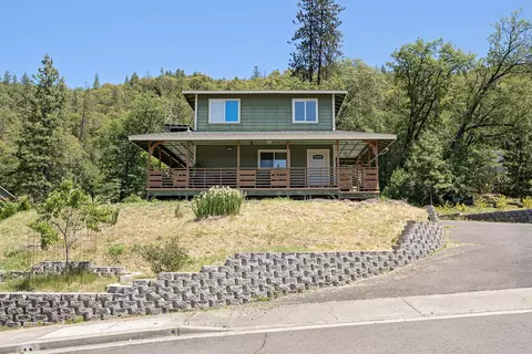 105 Linda Ln, Shady Cove, OR 97539