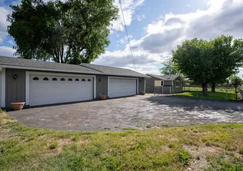 2364 Fowler Ln, Central Point, OR 97502