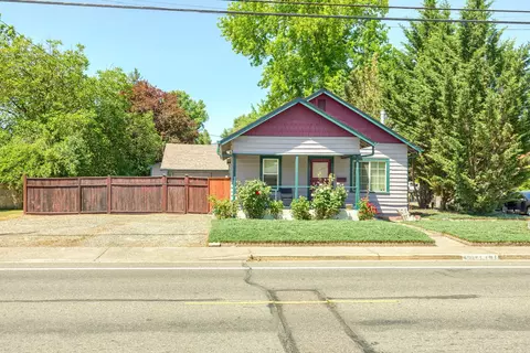 400 NE Flint St, Grants Pass, OR 97526