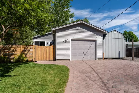 2340 SW Hall Ct, Redmond, OR 97756