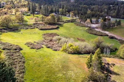 2999 Old Stage Rd, Central Point, OR 97502 photo 1