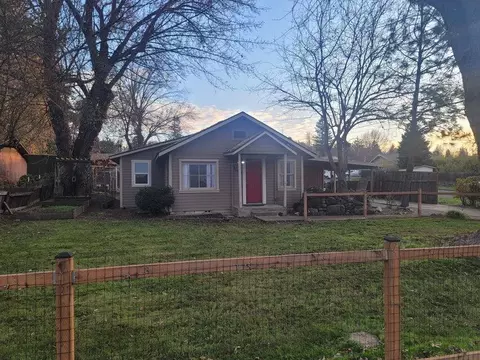 2104 Spring St, Medford, OR 97504