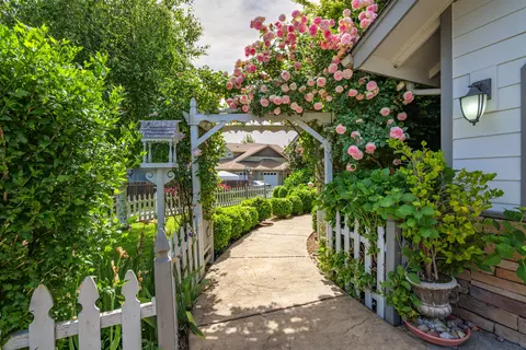 817 NW Pawn Way, Grants Pass, OR 97526