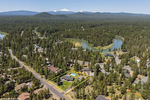 View/Area - 17322 Canvasback Dr, Bend, OR 97707 photo 3 of 4