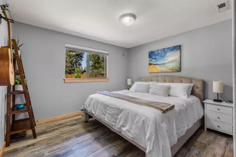 Bedroom - 17322 Canvasback Dr, Bend, OR 97707 photo 1 of 3