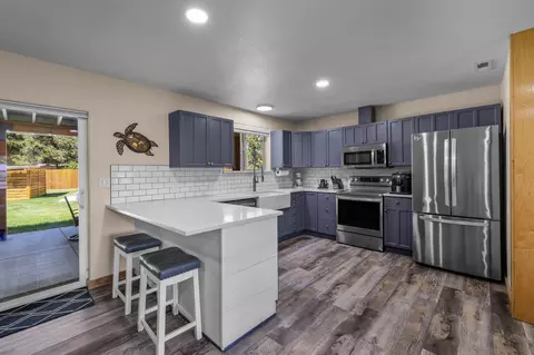 Kitchen - 17322 Canvasback Dr, Bend, OR 97707 photo 2 of 2