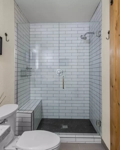 Bath - 17322 Canvasback Dr, Bend, OR 97707 photo 2 of 3