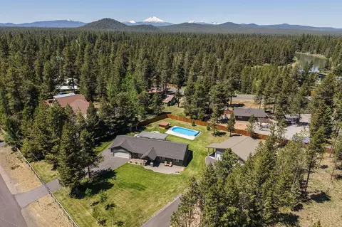 View/Area - 17322 Canvasback Dr, Bend, OR 97707 photo 2 of 4