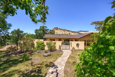 987 Dead Indian Memorial Rd, Ashland, OR 97520