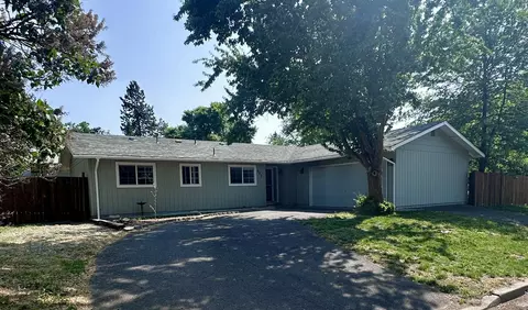 640 Pelican St, Klamath Falls, OR 97601
