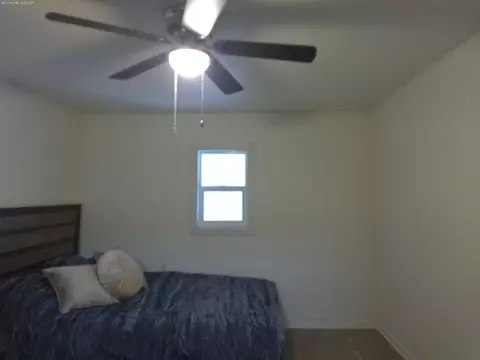 Bedroom - 312 S Wasco Ave, Chiloquin, OR 97624 photo 2 of 2