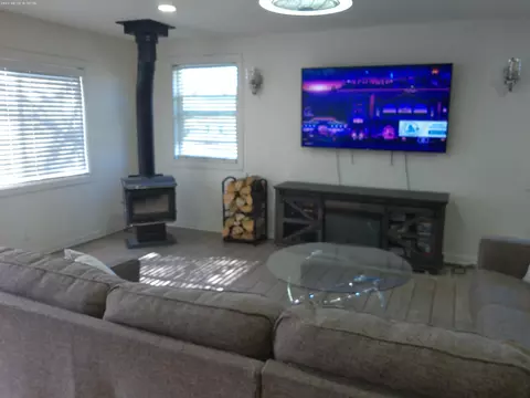 Living - 312 S Wasco Ave, Chiloquin, OR 97624 photo 2 of 3