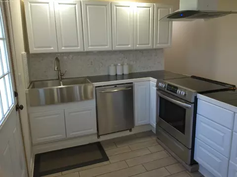 Kitchen - 312 S Wasco Ave, Chiloquin, OR 97624 photo 2 of 2