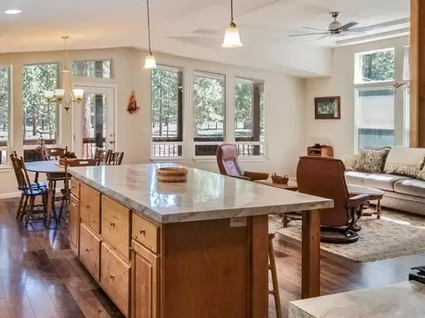 1879 Iron Wheel Ct, La Pine, OR 97739 photo 1