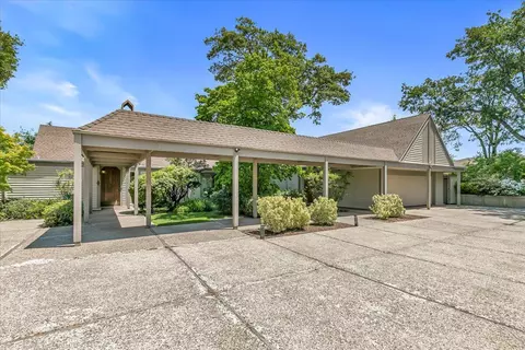 180 Greenway Cir, Medford, OR 97504