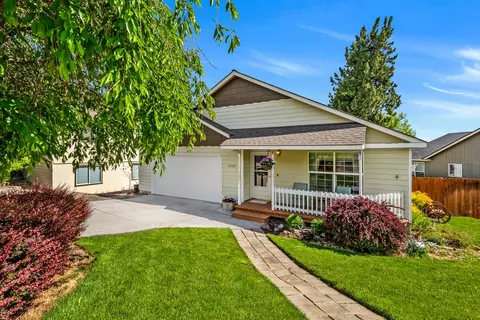 3559 SW Reindeer Ave, Redmond, OR 97756