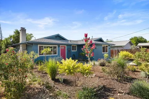 2417 N Keene Way Dr, Medford, OR 97504